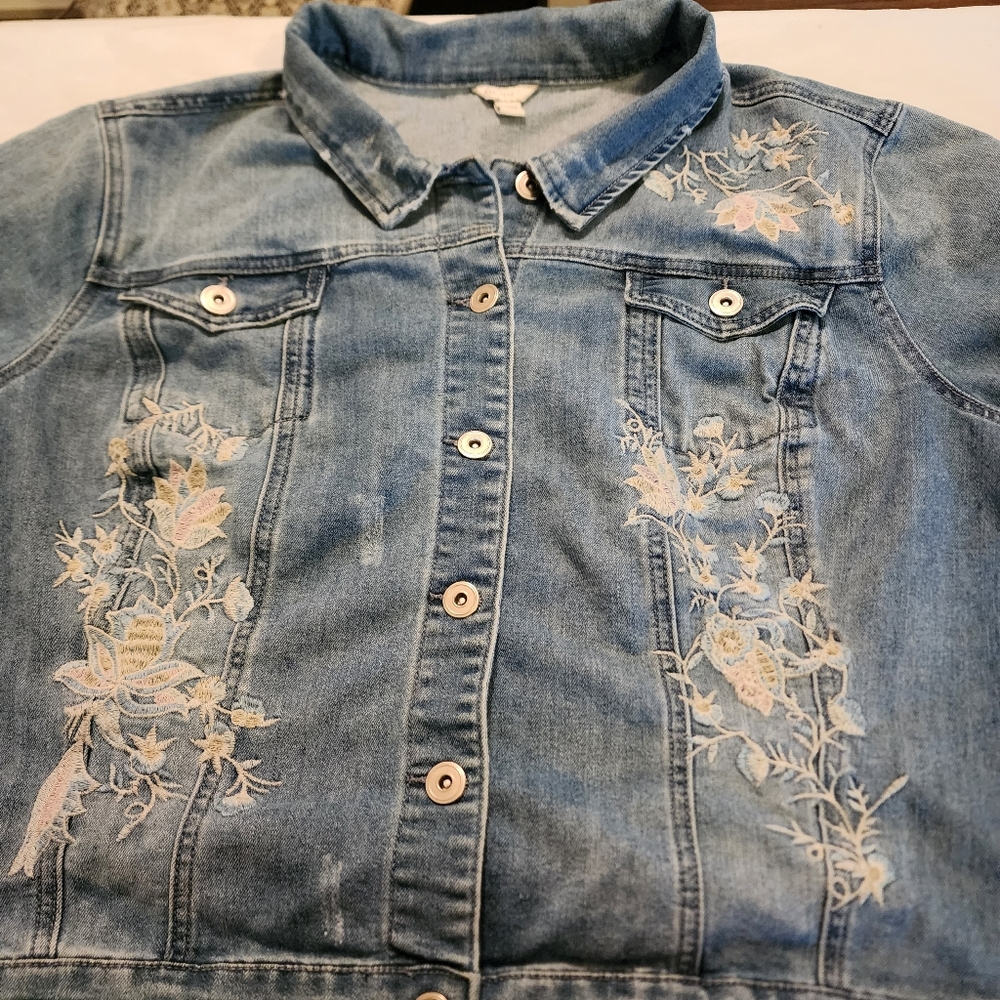 WOMEN'S PLUS SIZE 26/28W - EST.1946 - DISTRESSED DENIM JACKET - Picture 6 of 16